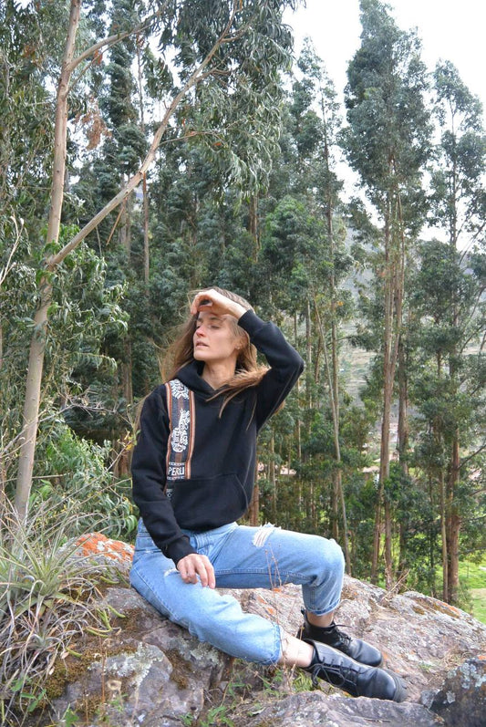 Polera Peru Color Negro Mujer con Capucha